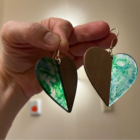 Heart Shape Vintage Style Walnut Wood & Resin Mismatched Earrings - Picture 7 of 10